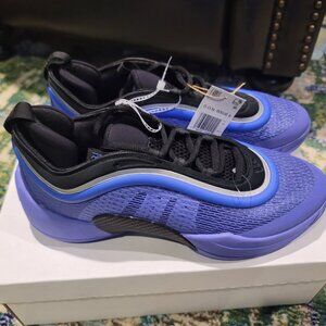 NIKE SHOES - NO ORIGINAL BOX - BRAND NEW AND NEVER USED